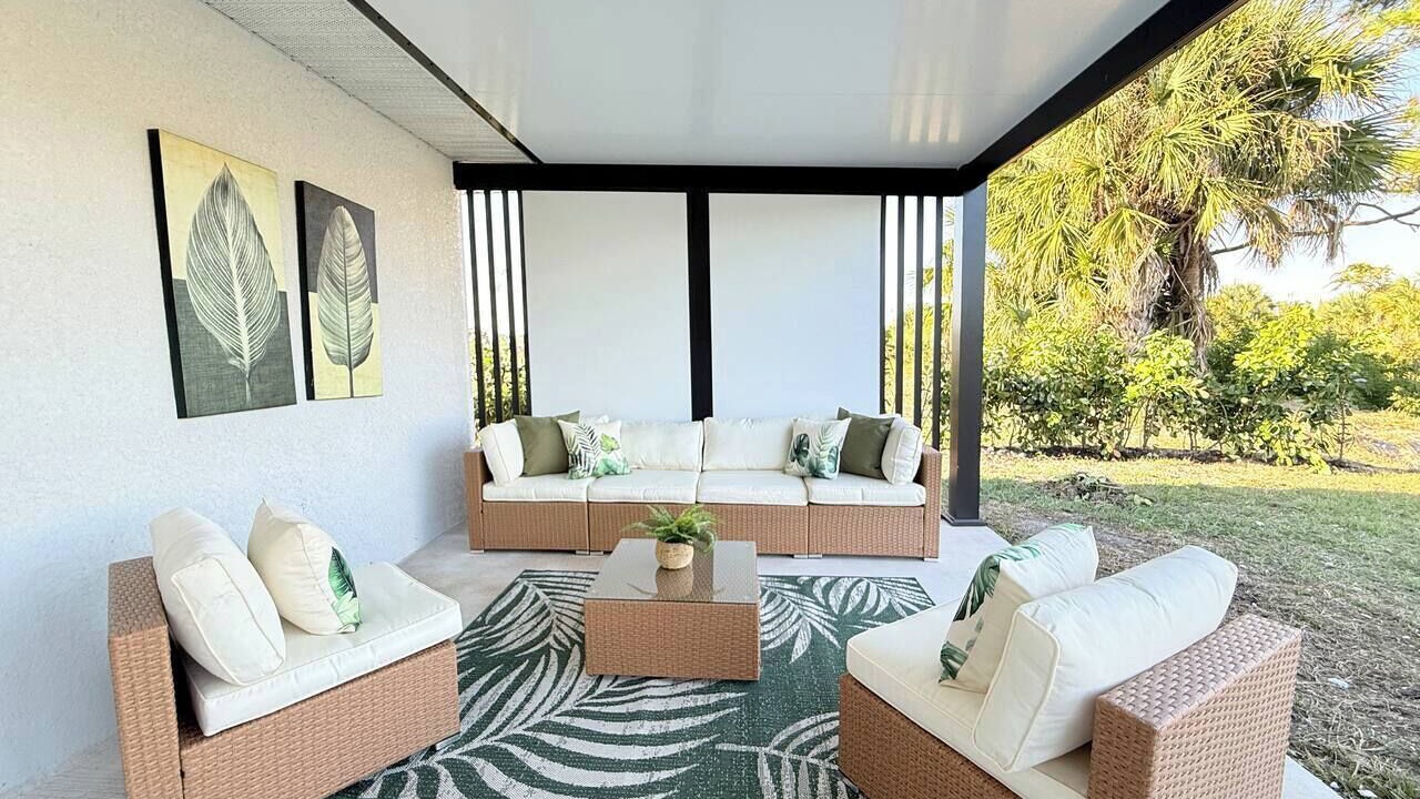 Photo of Patio Balcony in Jacarandas