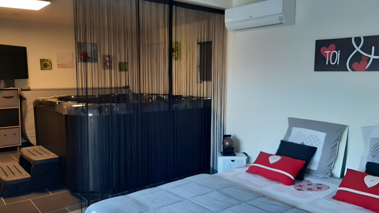 Photo of Bedroom in Pont-de-l'Isere