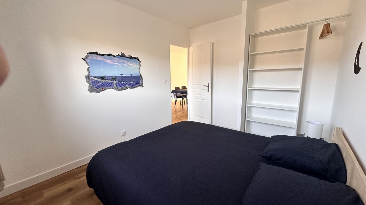 Photo of Bedroom in Saint-Michel-l'Observatoire