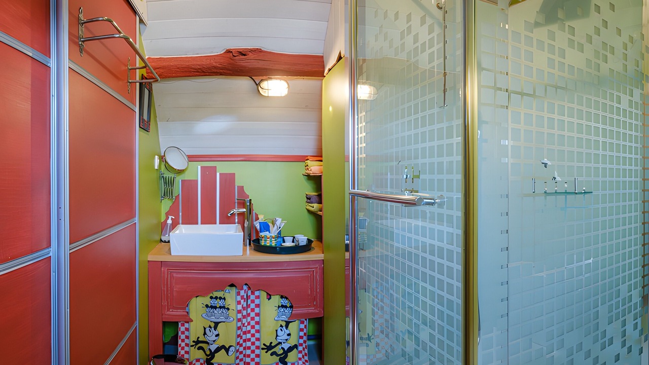 Photo of Bathroom in La Chapelle-sur-Loire