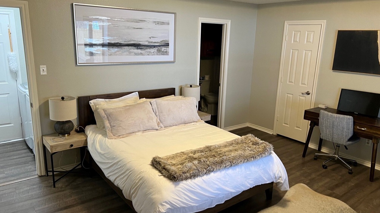 Photo of Bedroom in Lakeside