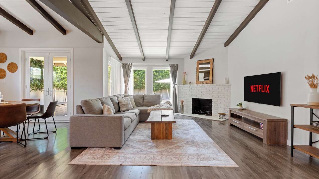 Photo of Livingroom in Van Nuys