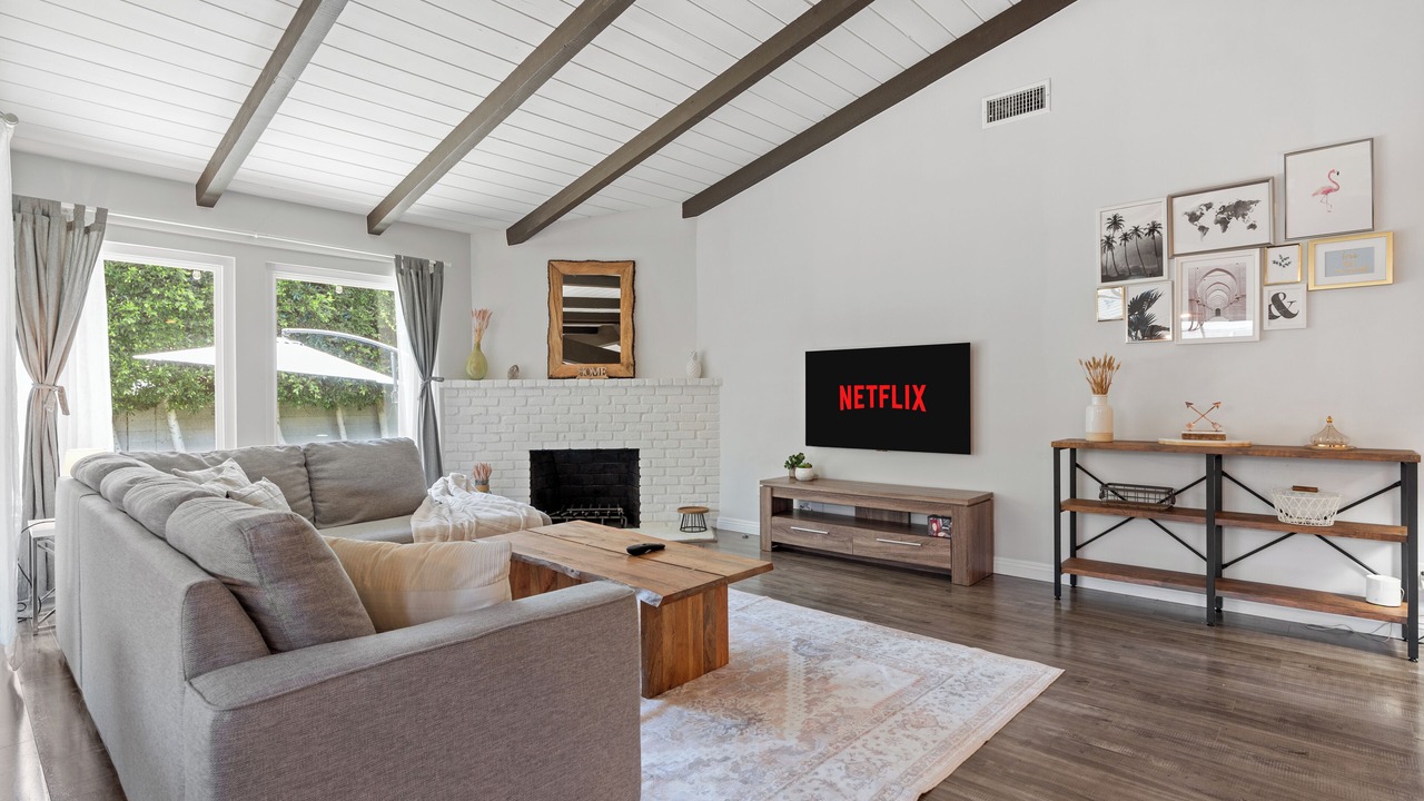 Photo of Livingroom in Van Nuys