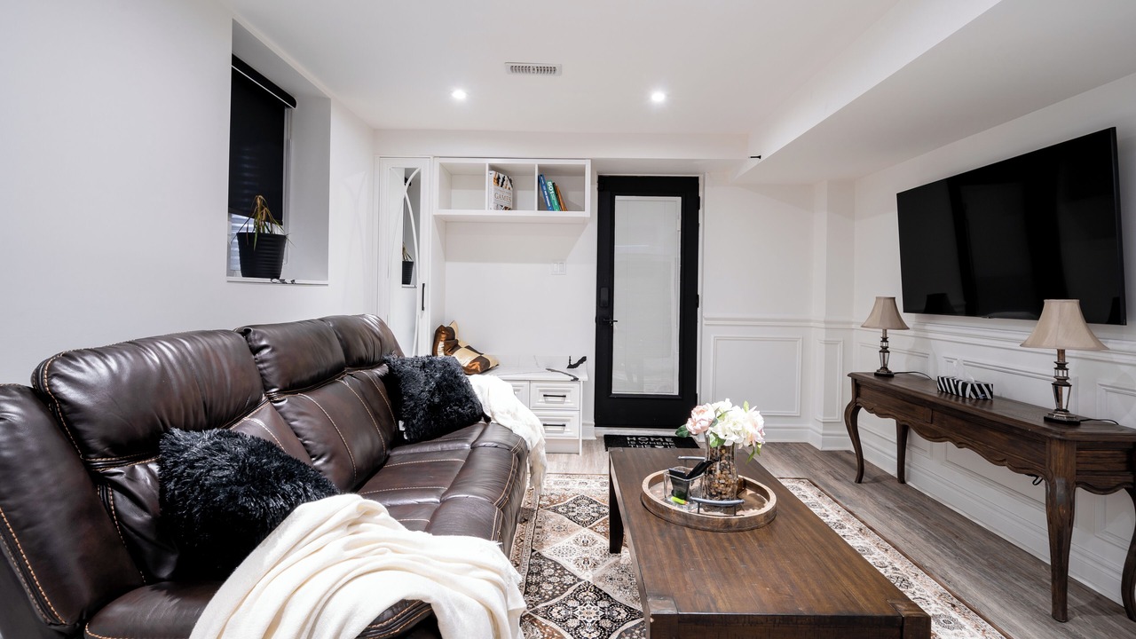 Photo of Livingroom in Ajax