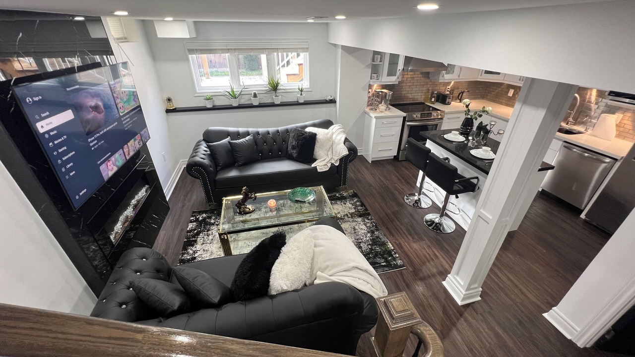 Photo of Livingroom in Ajax