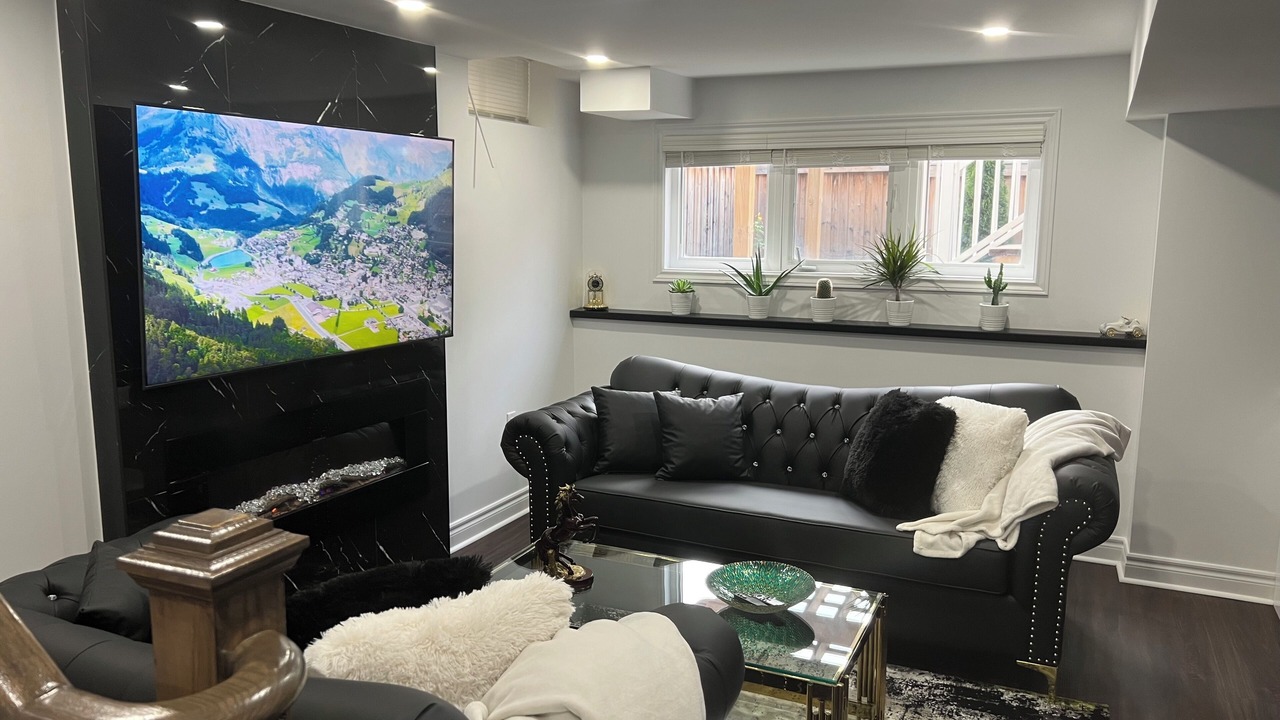 Photo of Livingroom in Ajax