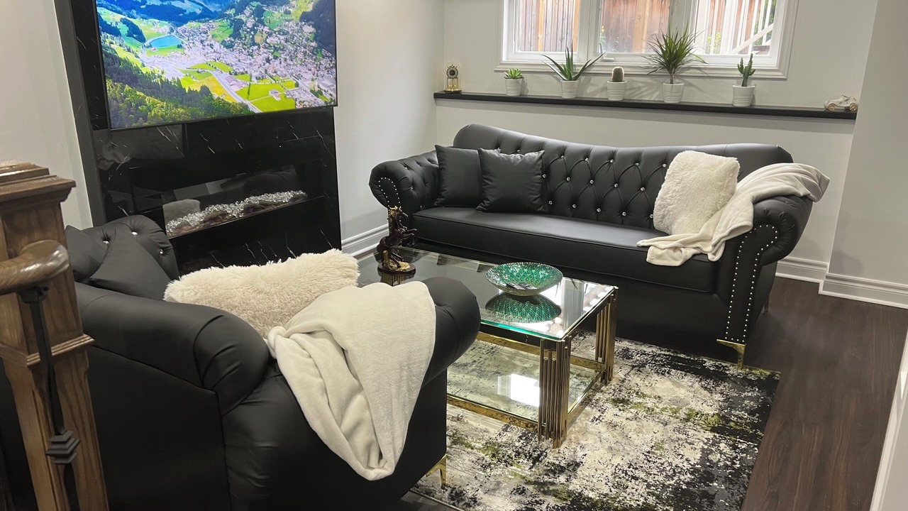 Photo of Livingroom in Ajax