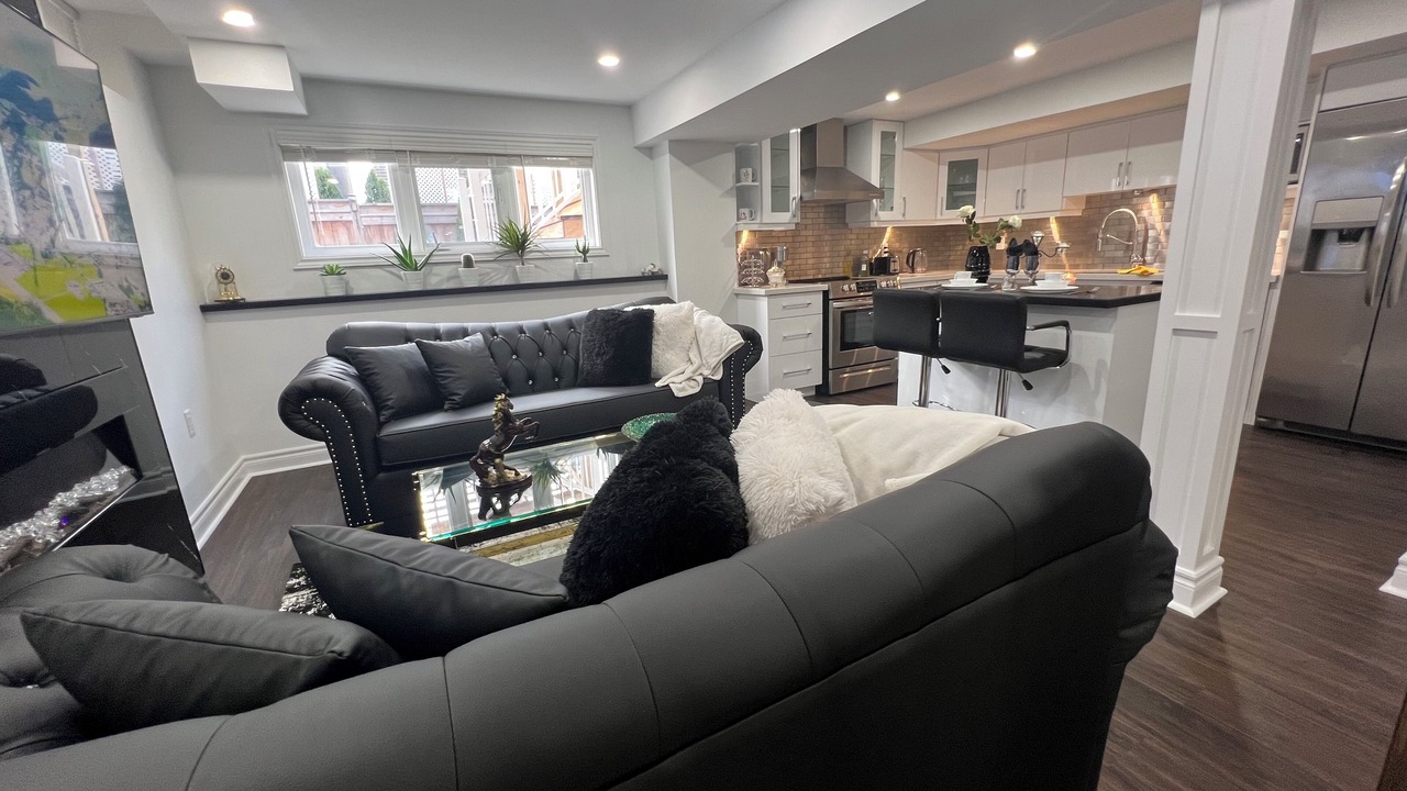 Photo of Livingroom in Ajax