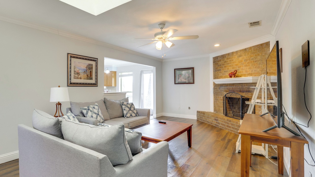 Photo of Livingroom in Irving