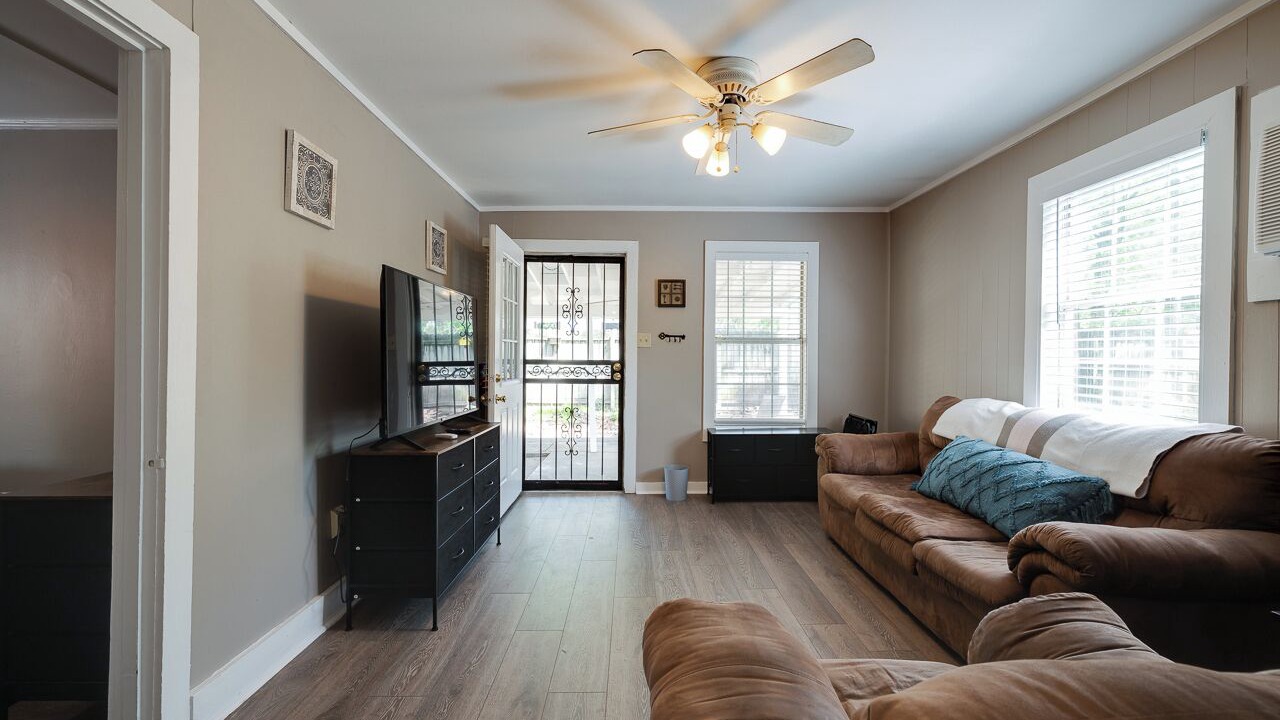 Photo of Livingroom in University District