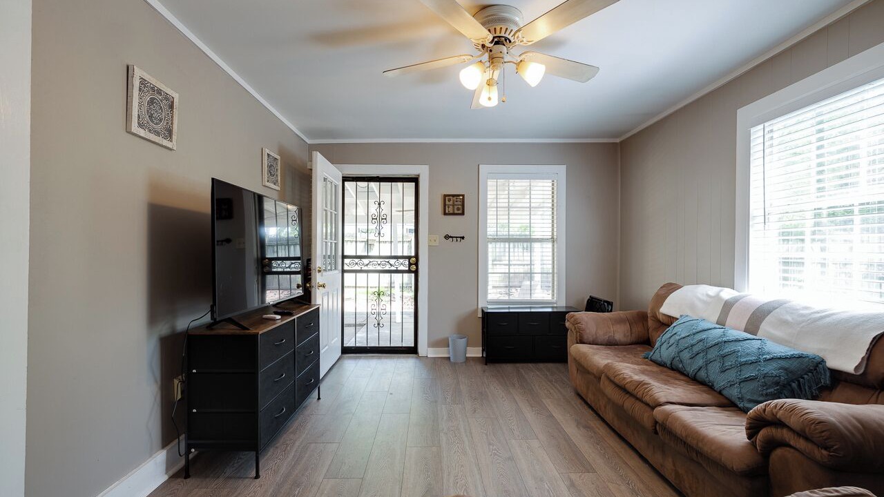 Photo of Livingroom in University District