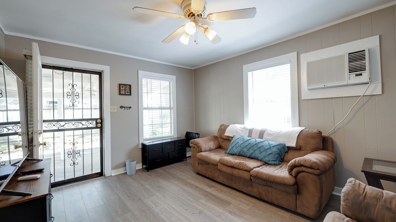 Photo of Livingroom in University District