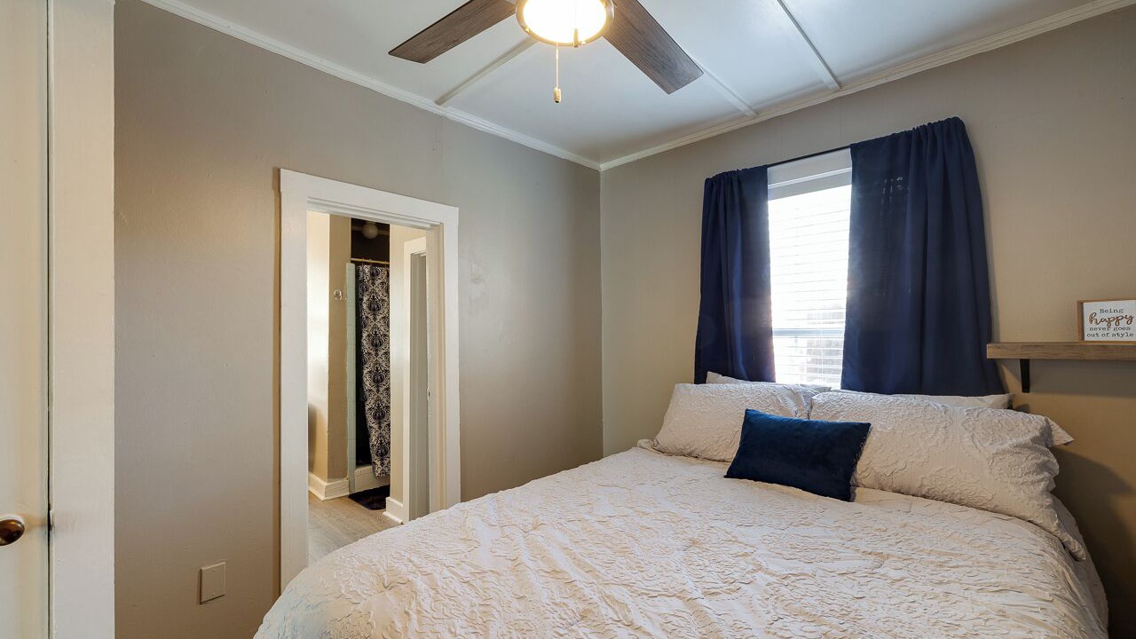 Photo of Bedroom in University District