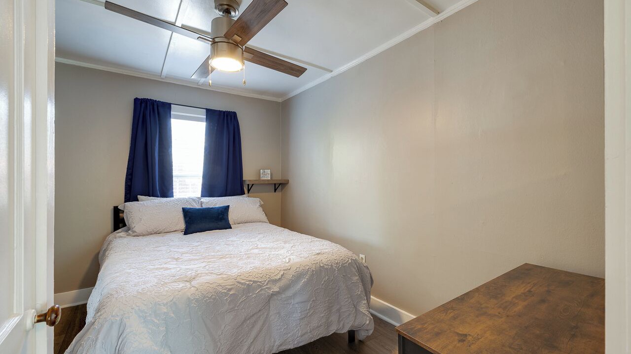 Photo of Bedroom in University District