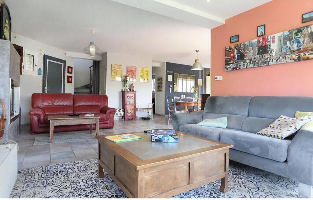 Photo of Livingroom in Montreuil-sous-Perouse