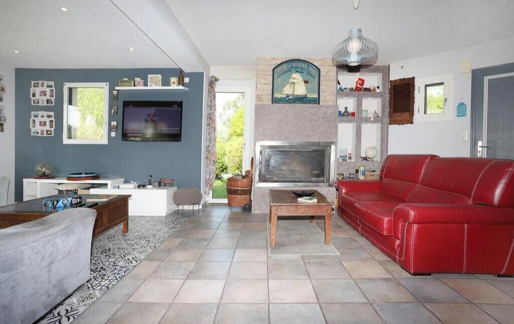 Photo of Livingroom in Montreuil-sous-Perouse