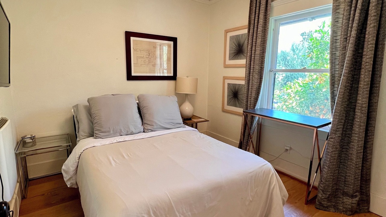 Photo of Bedroom in East Hollywood