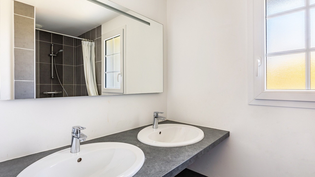 Photo of Bathroom in Saint-Epain