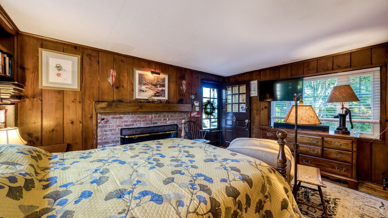 Photo of Bedroom in Norwalk