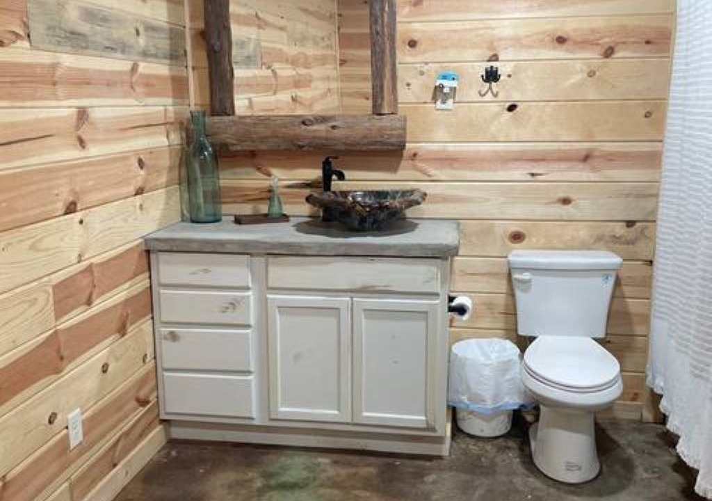 Photo of Bathroom in Desha