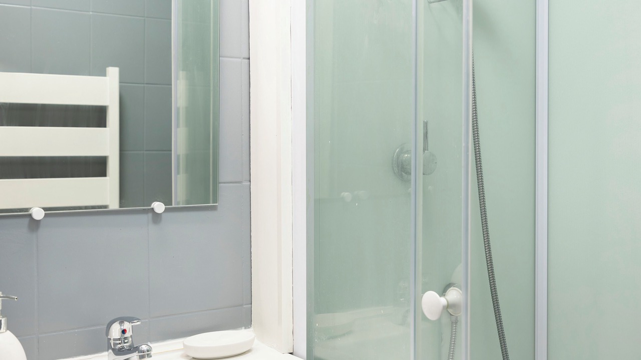 Photo of Bathroom in Quartier Beauregard-Boufflers-Buthegnemont-Boudonville