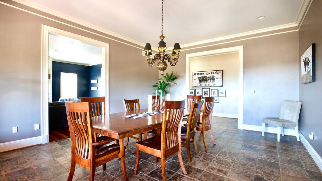 Photo of Livingroom in Divide