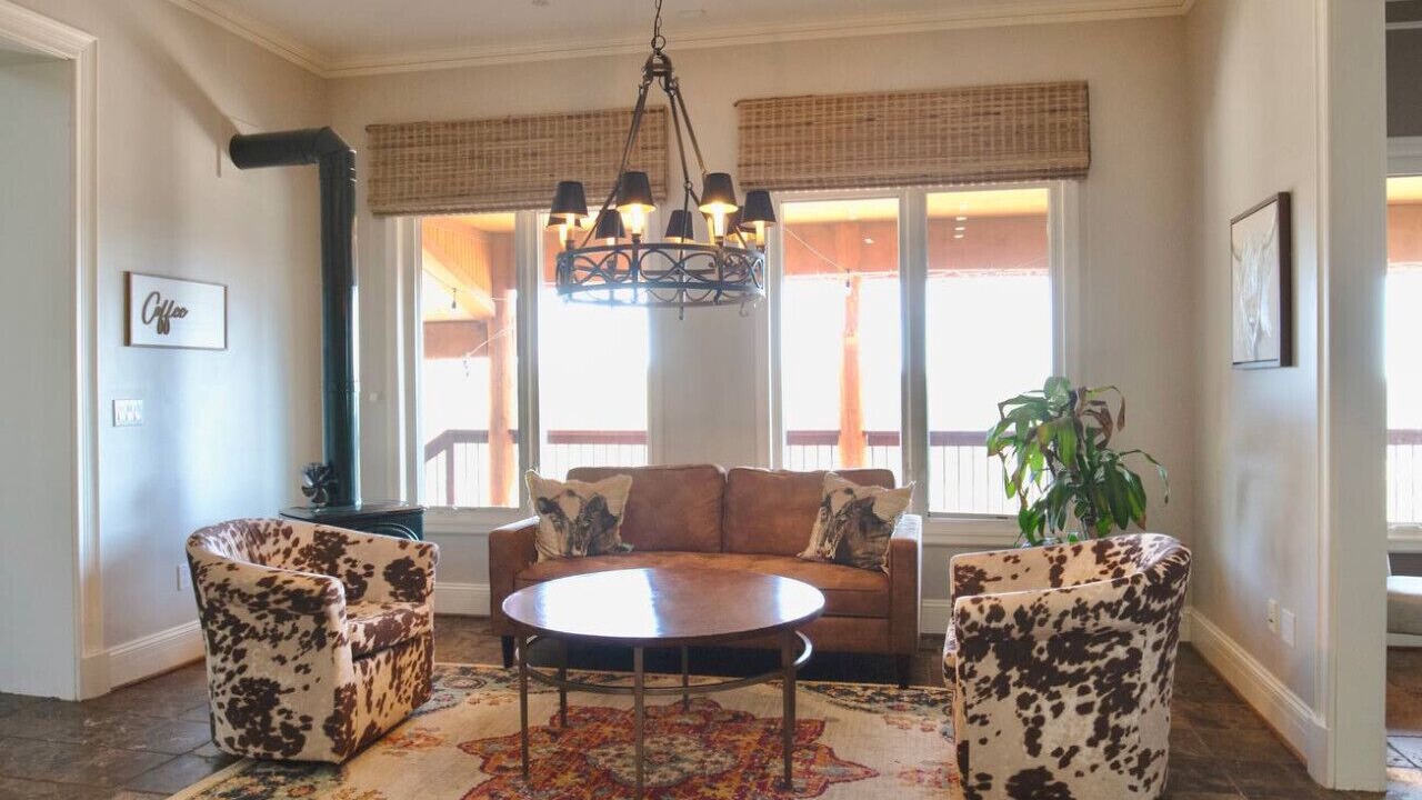 Photo of Livingroom in Divide