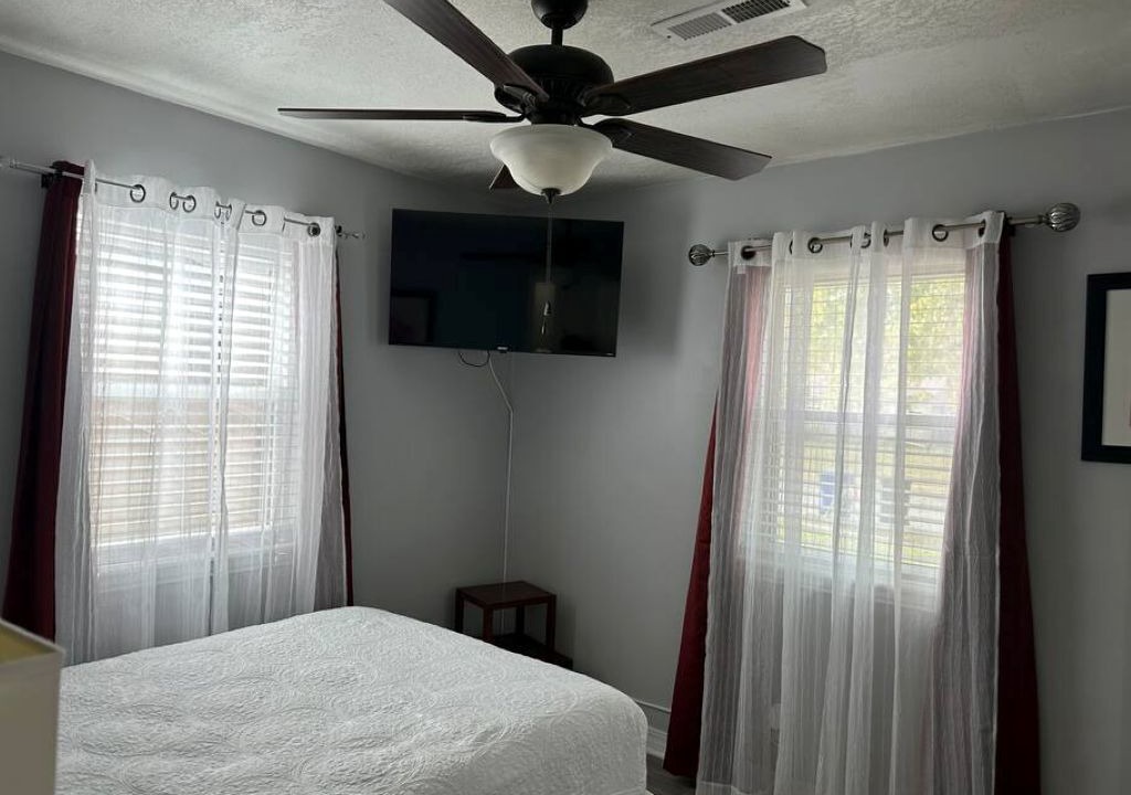 Photo of Bedroom in Broken Arrow