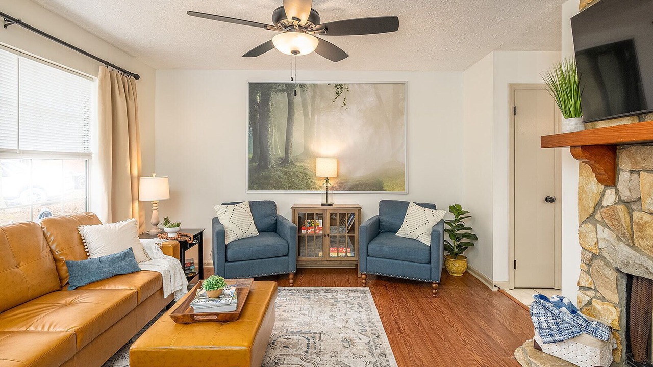 Photo of Livingroom in Richmond Hill