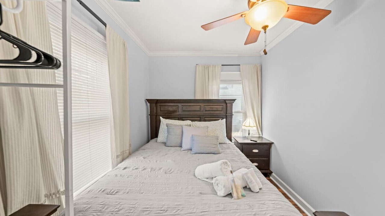 Photo of Bedroom in Belmont Historic District