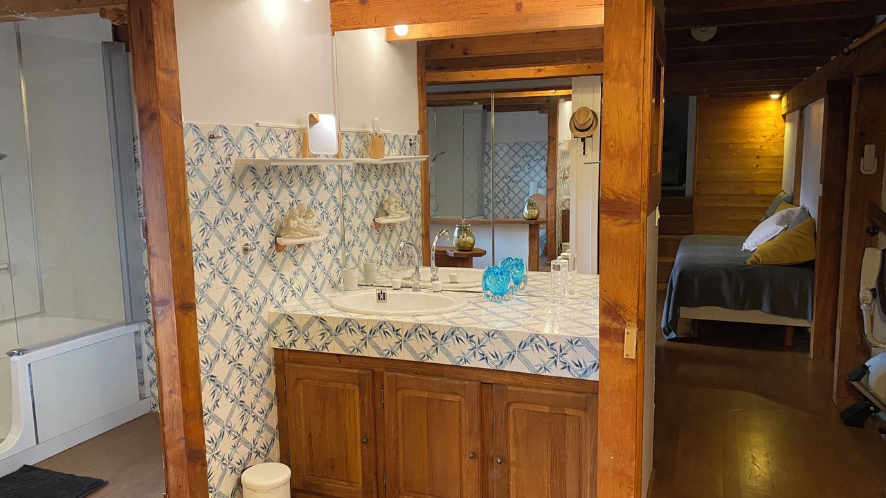 Photo of Bathroom in Tillenay
