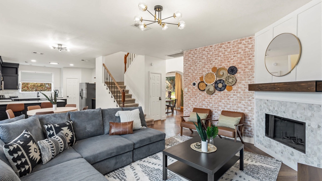Photo of Livingroom in Far North Dallas