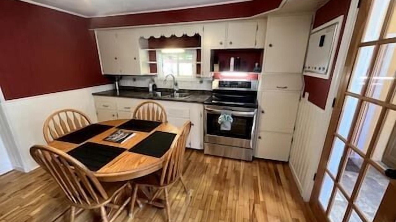 Photo of Kitchen in Stoney Creek