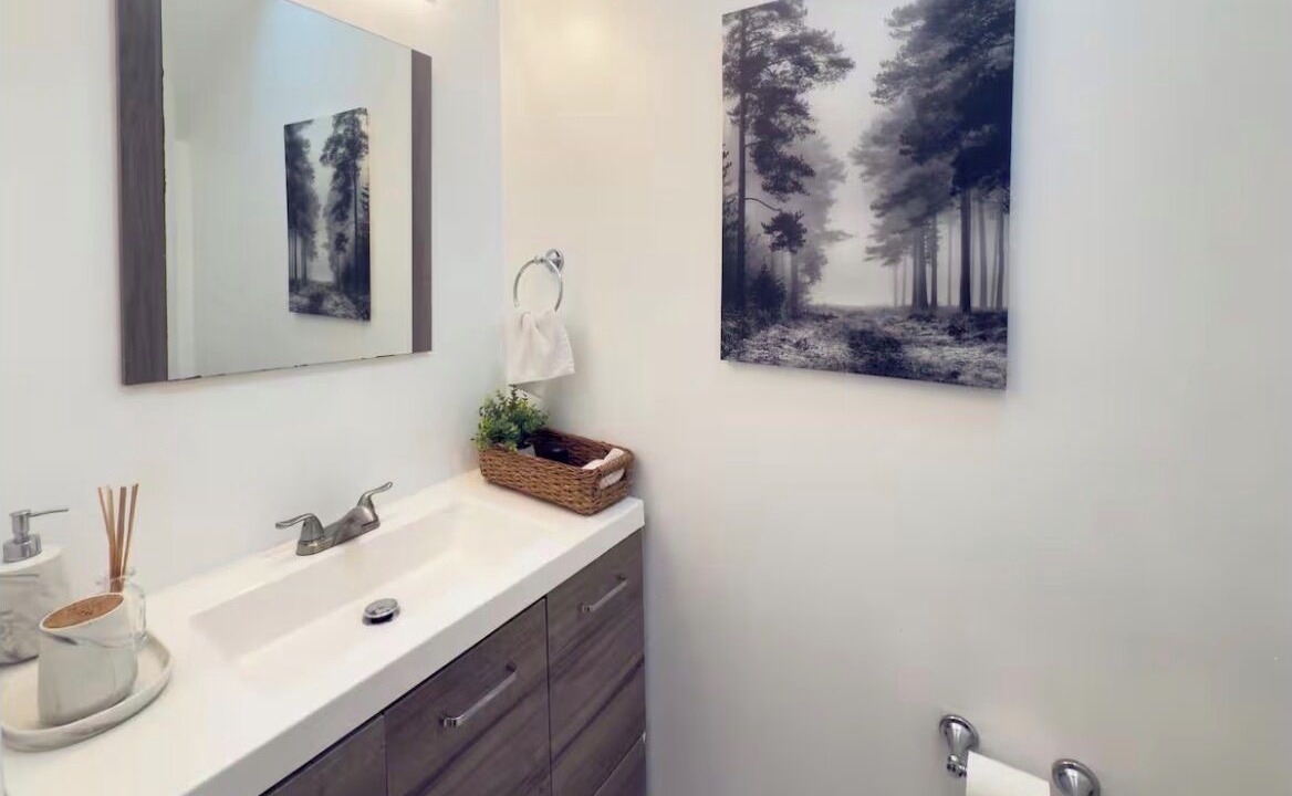Photo of Bathroom in Anacostia