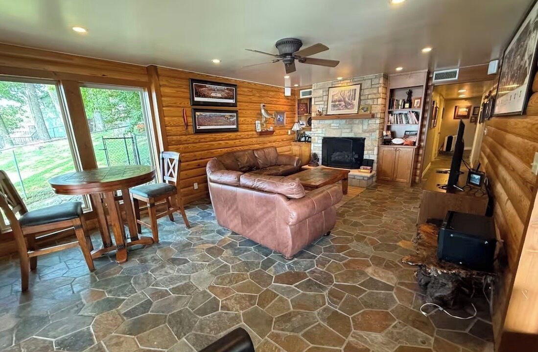 Photo of Livingroom in Grove