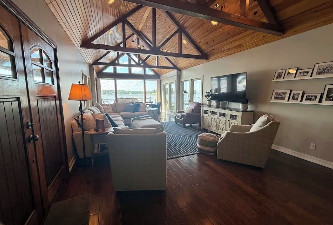 Photo of Livingroom in Grove