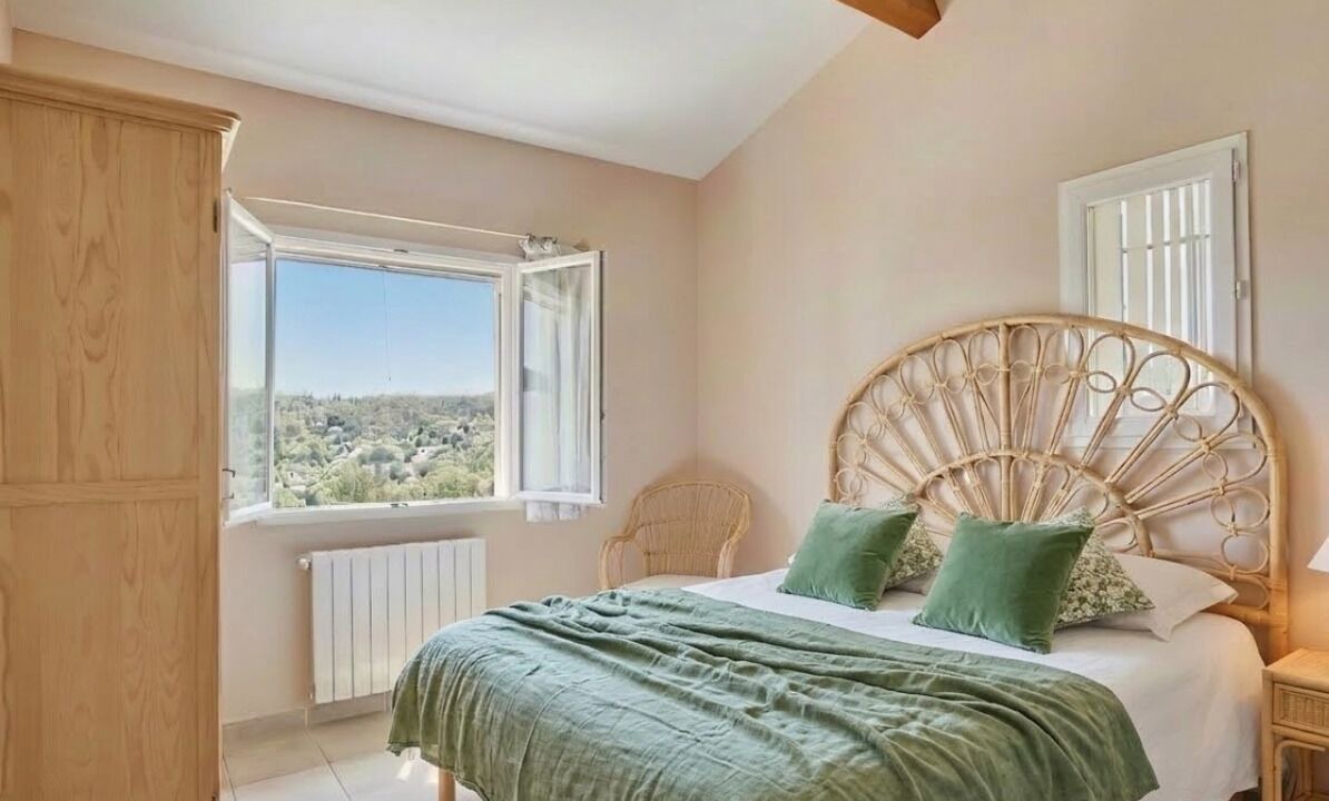 Photo of Bedroom in Jouques