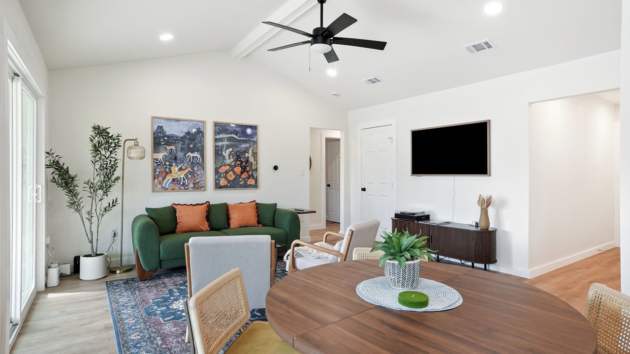 Photo of Livingroom in North Austin Civic Association