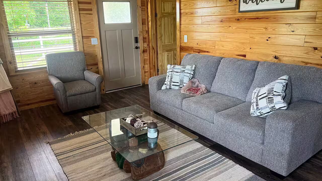 Photo of Livingroom in Milton