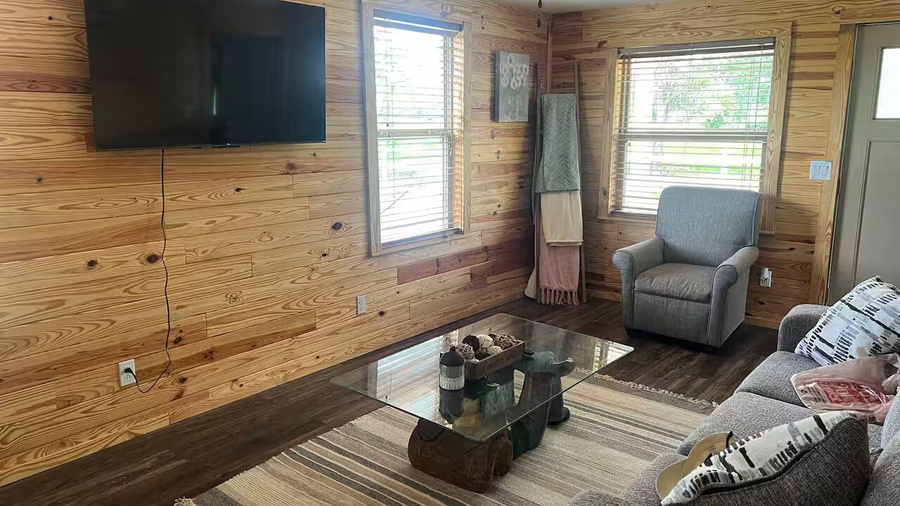 Photo of Livingroom in Milton