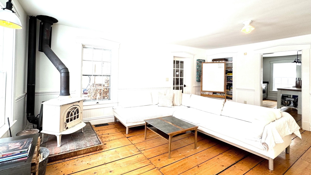 Photo of Livingroom in Belmont