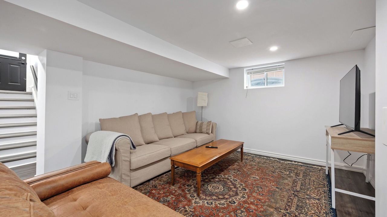 Photo of Livingroom in Sarnia
