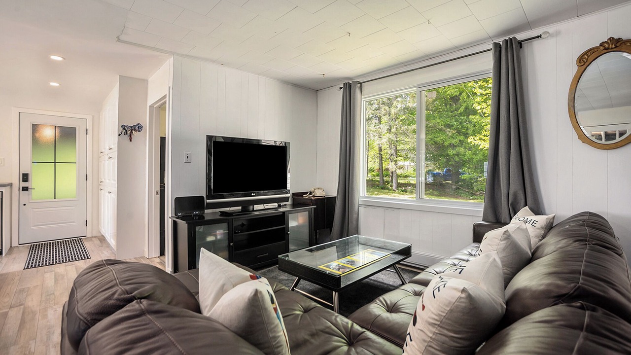 Photo of Livingroom in Rideau Lakes