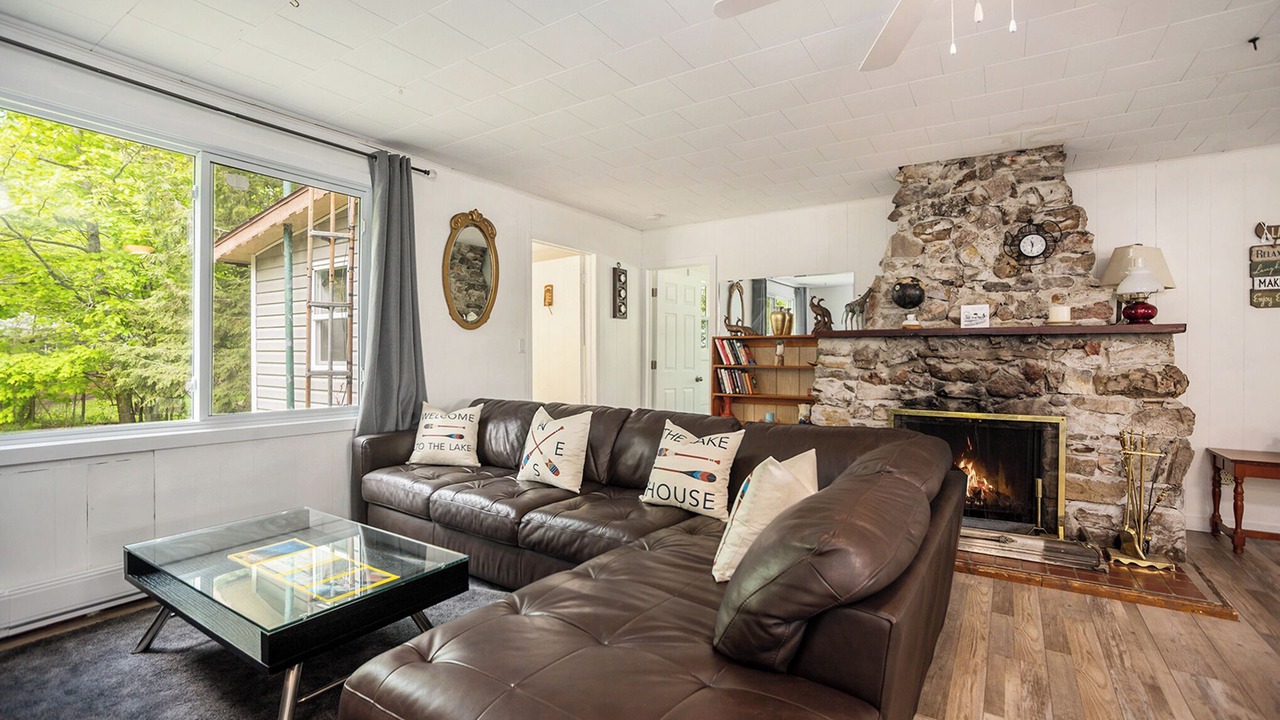 Photo of Livingroom in Rideau Lakes