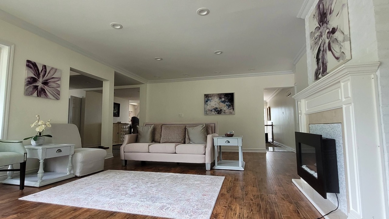 Photo of Livingroom in Whitchurch-Stouffville