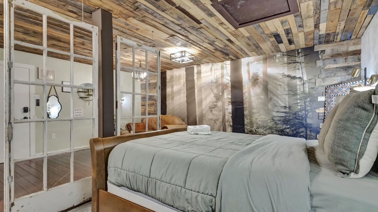 Photo of Bedroom in Parkland Estates