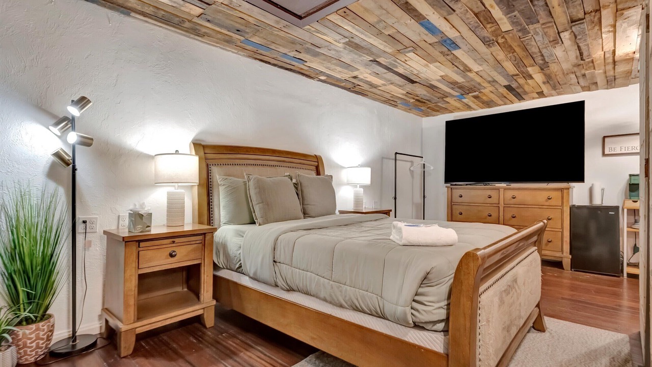 Photo of Bedroom in Parkland Estates