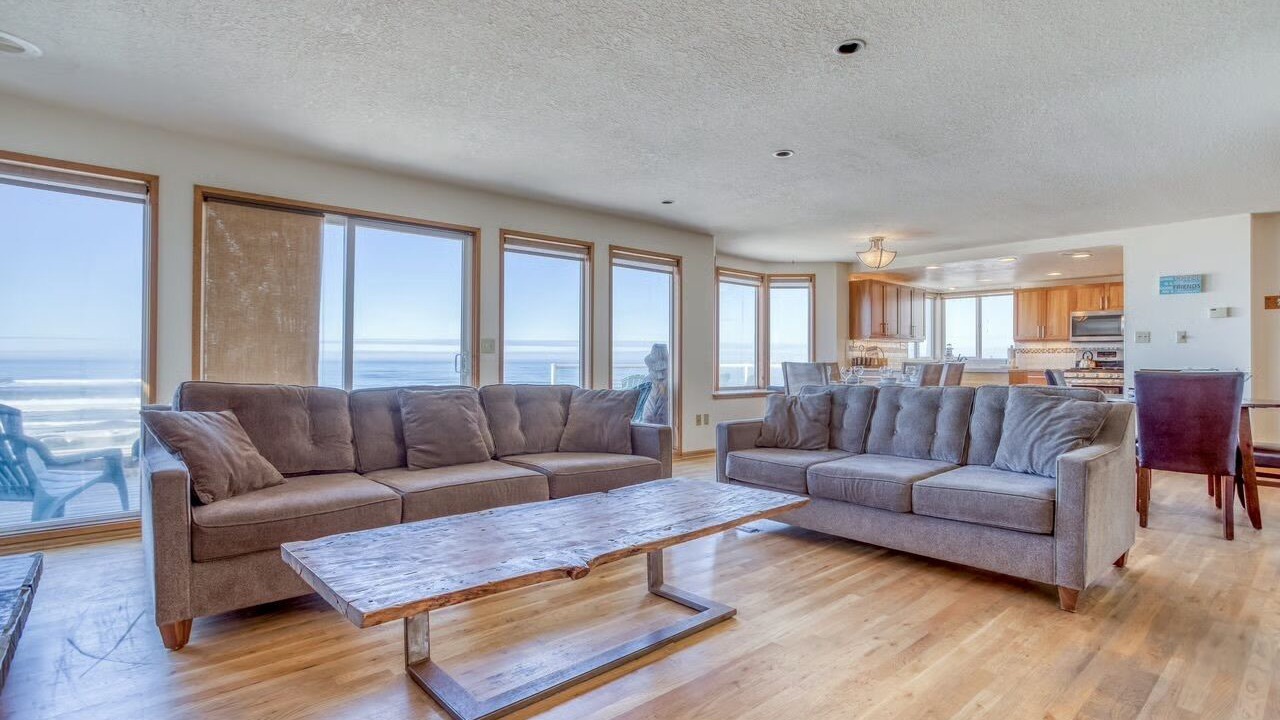 Photo of Livingroom in Roads End