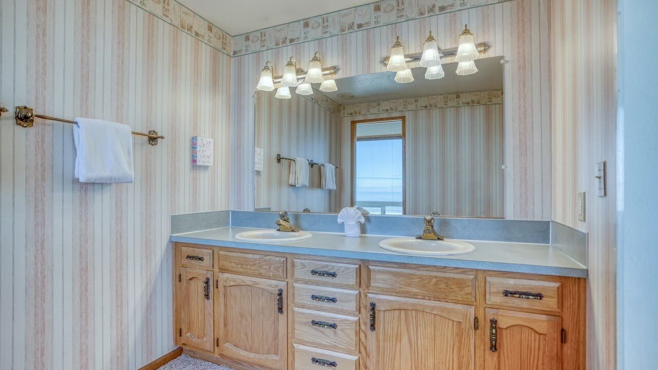 Photo of Bathroom in Roads End