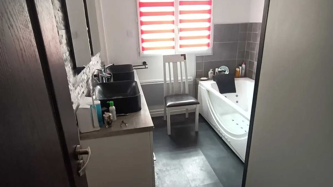 Photo of Bathroom in Estree-Blanche